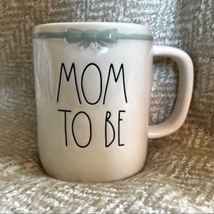 Rae Dunn “Mom to Be” Mug